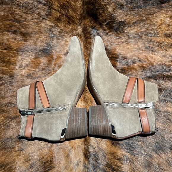 Coach Pauline Suede Bootie Size 8B.  B73 - Picture 9 of 10